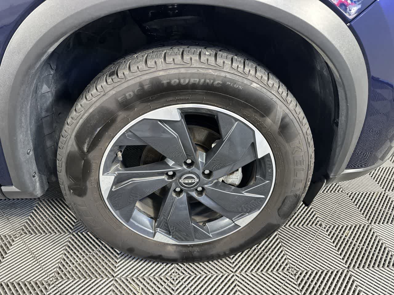 Used 2024 Nissan Rogue SV AWD/4WD image 10