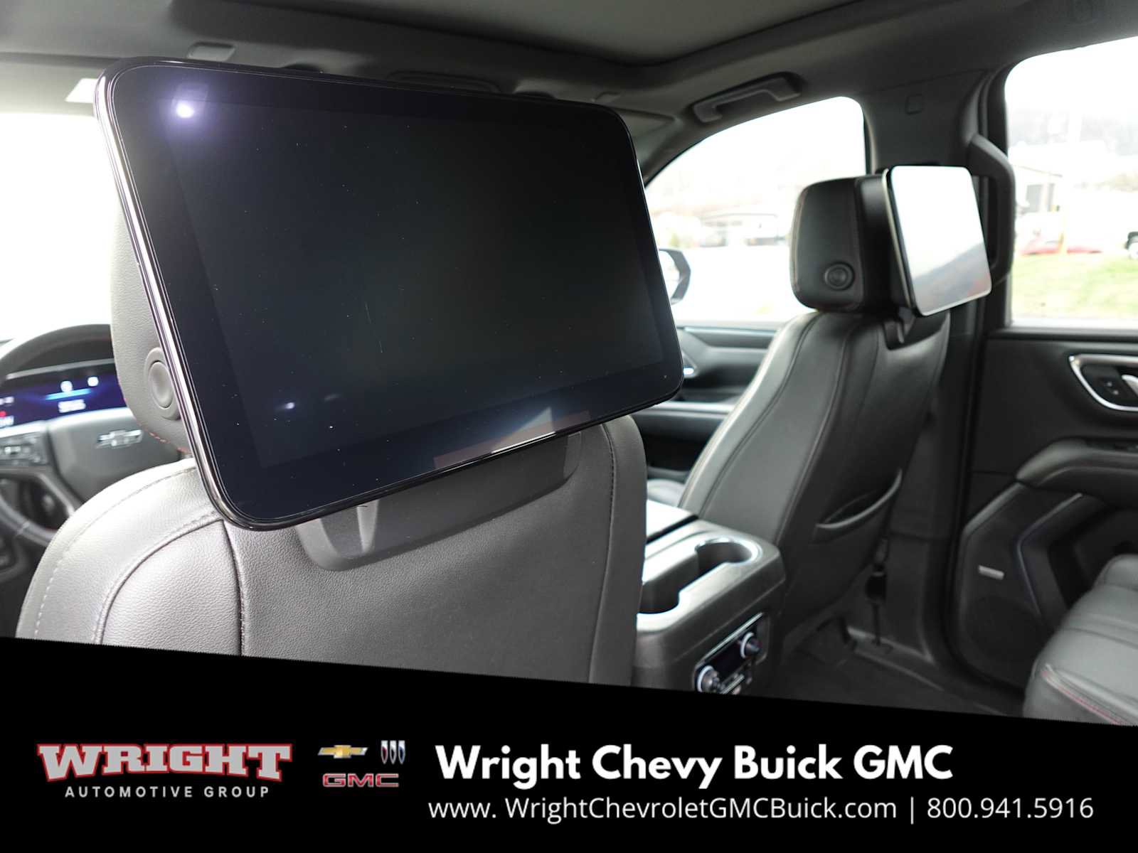 Used 2022 Chevrolet Suburban RST w/ Sport Performance Package image 25