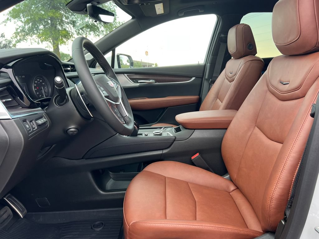 New 2026 Cadillac XT5 Sportv w/ LPO, Floor Liner Package AWD/4WD image 4