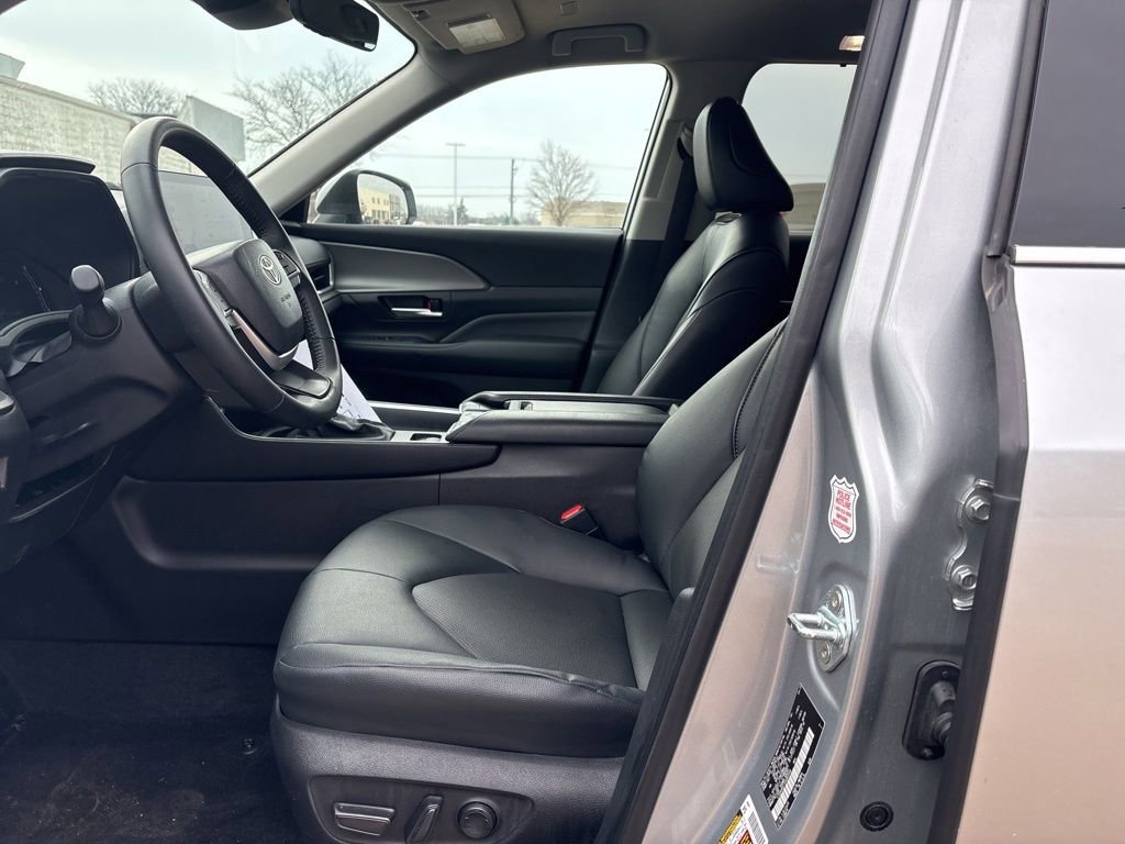 Used 2025 Toyota Grand Highlander AWD image 15