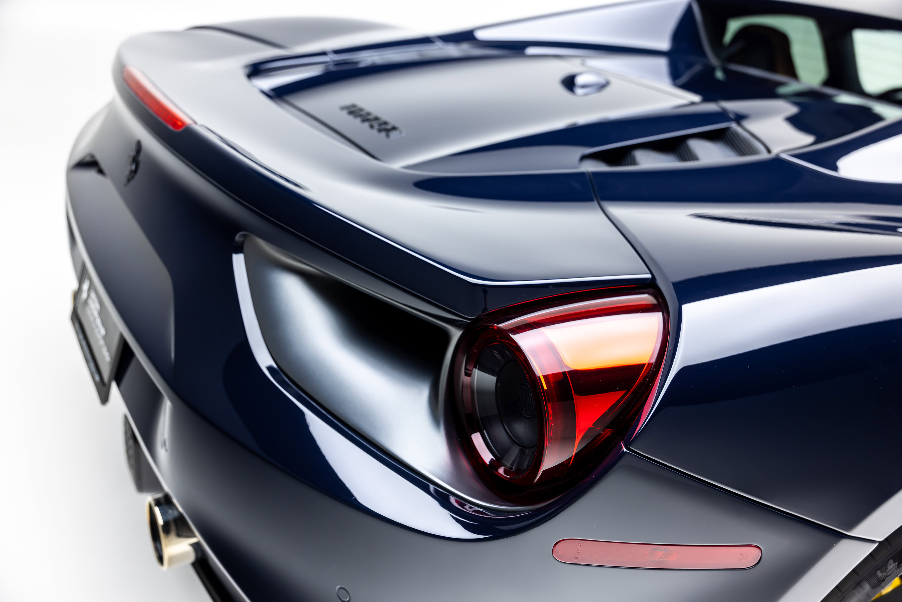 Used 2018 Ferrari 488 Spider RWD image 18