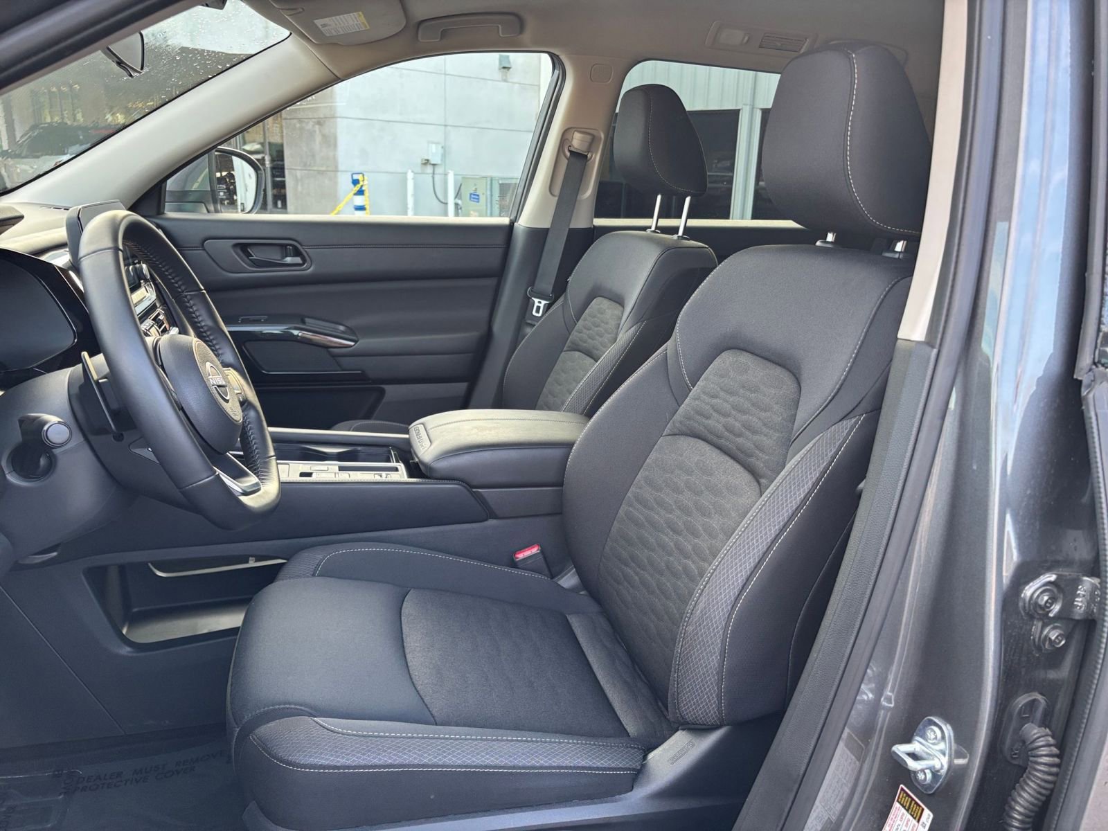 Used 2025 Nissan Pathfinder SV image 31