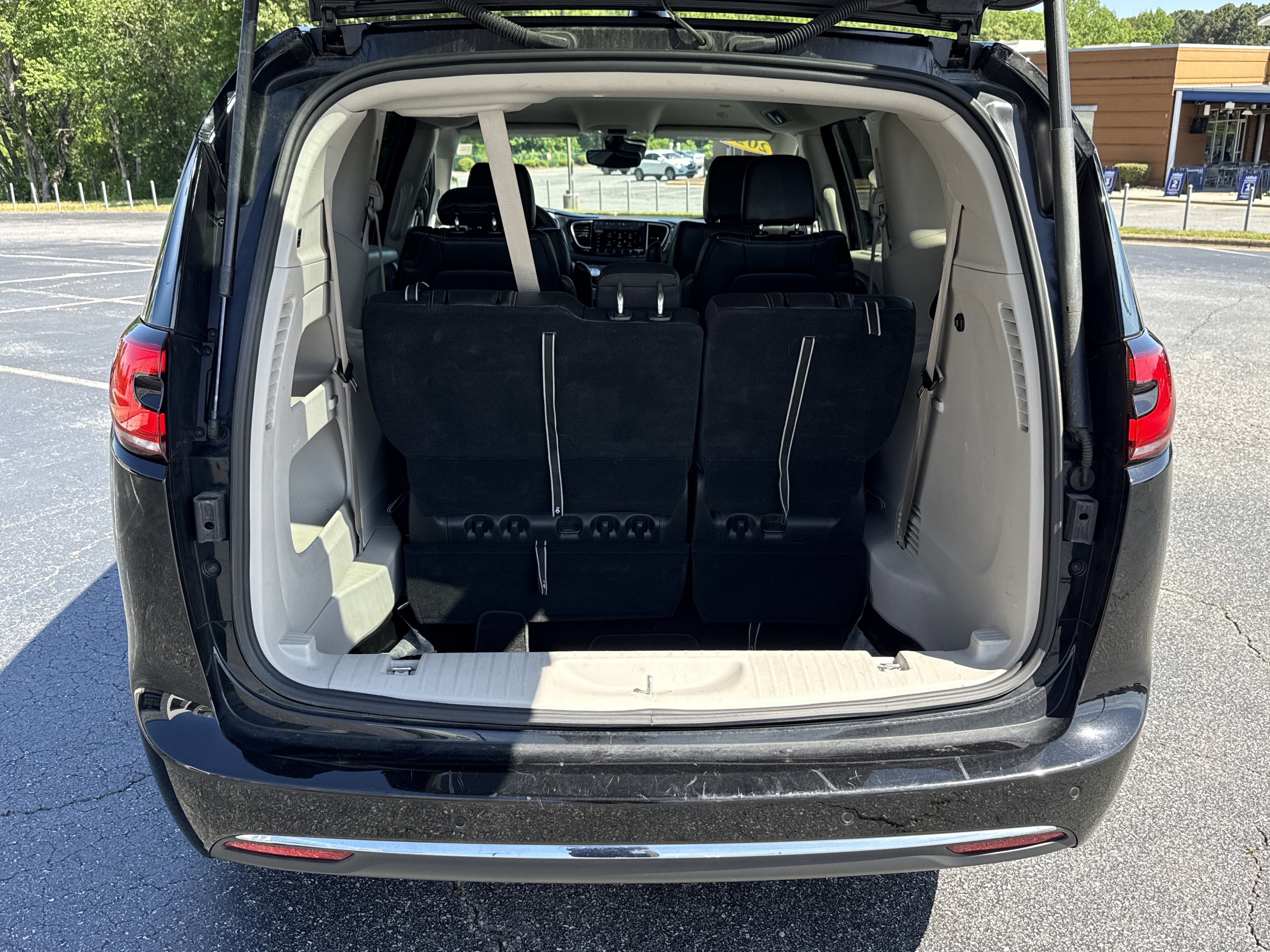 Used 2024 Chrysler Pacifica Touring-L FWD image 32