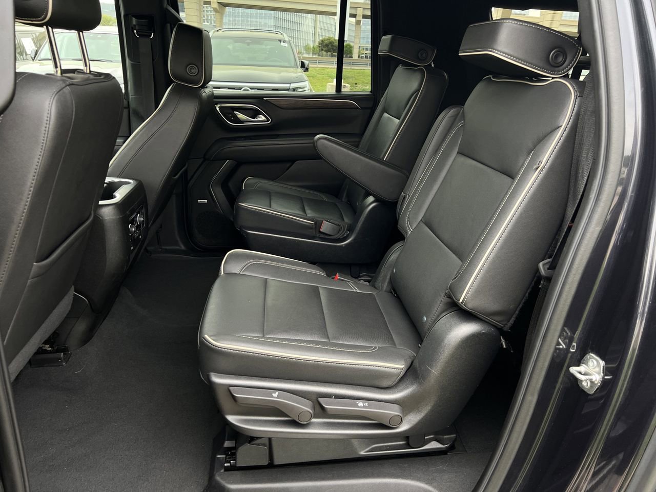 Used 2023 Chevrolet Suburban Premier image 25