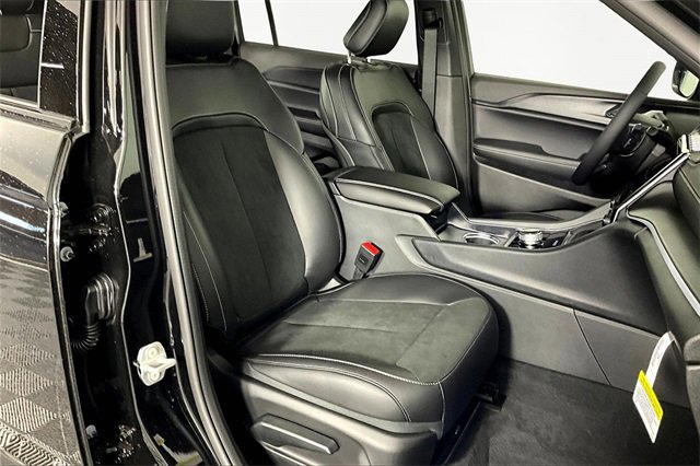 New 2025 Jeep Grand Cherokee L Altitude image 11