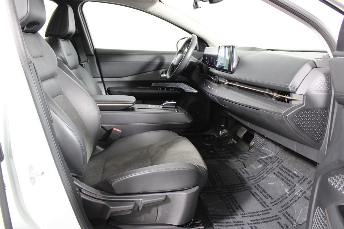 Used 2023 Nissan Ariya AWD image 12