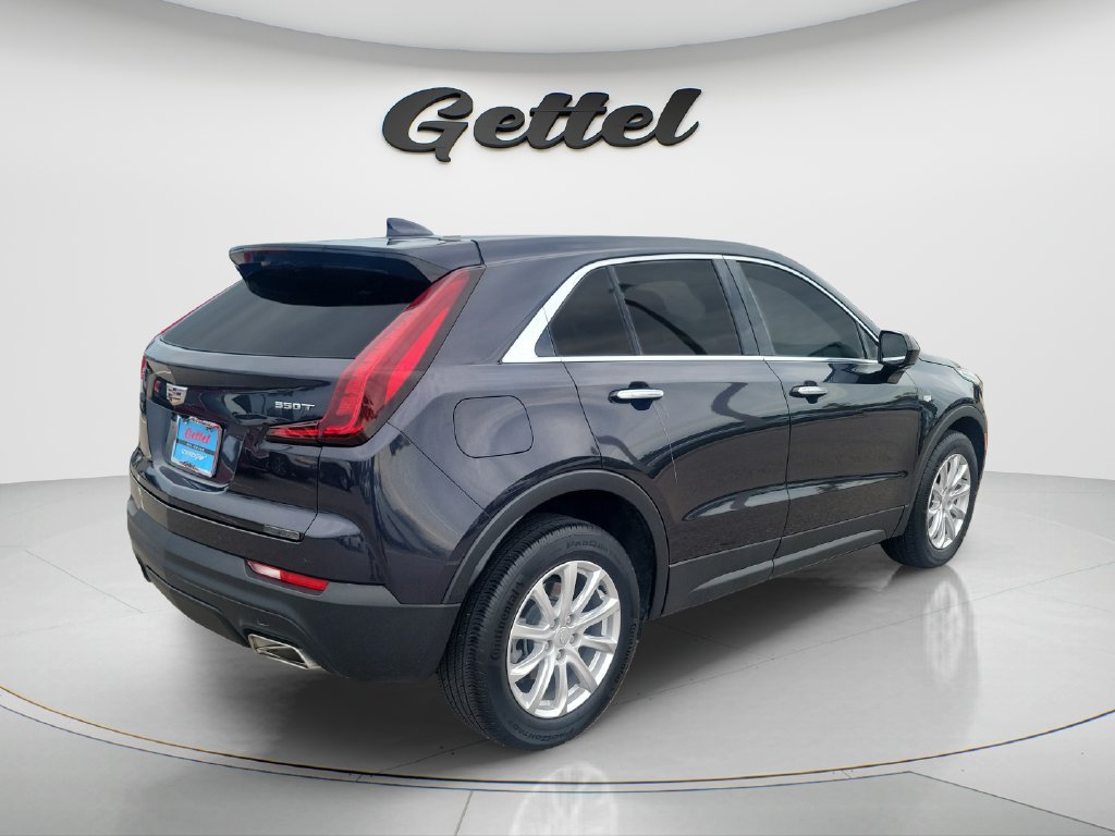 Used 2023 Cadillac XT4 Luxury w/ Cold Weather Package FWD image 5