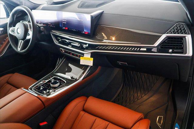 Used 2025 BMW X7 M60i w/ Executive Package image 27