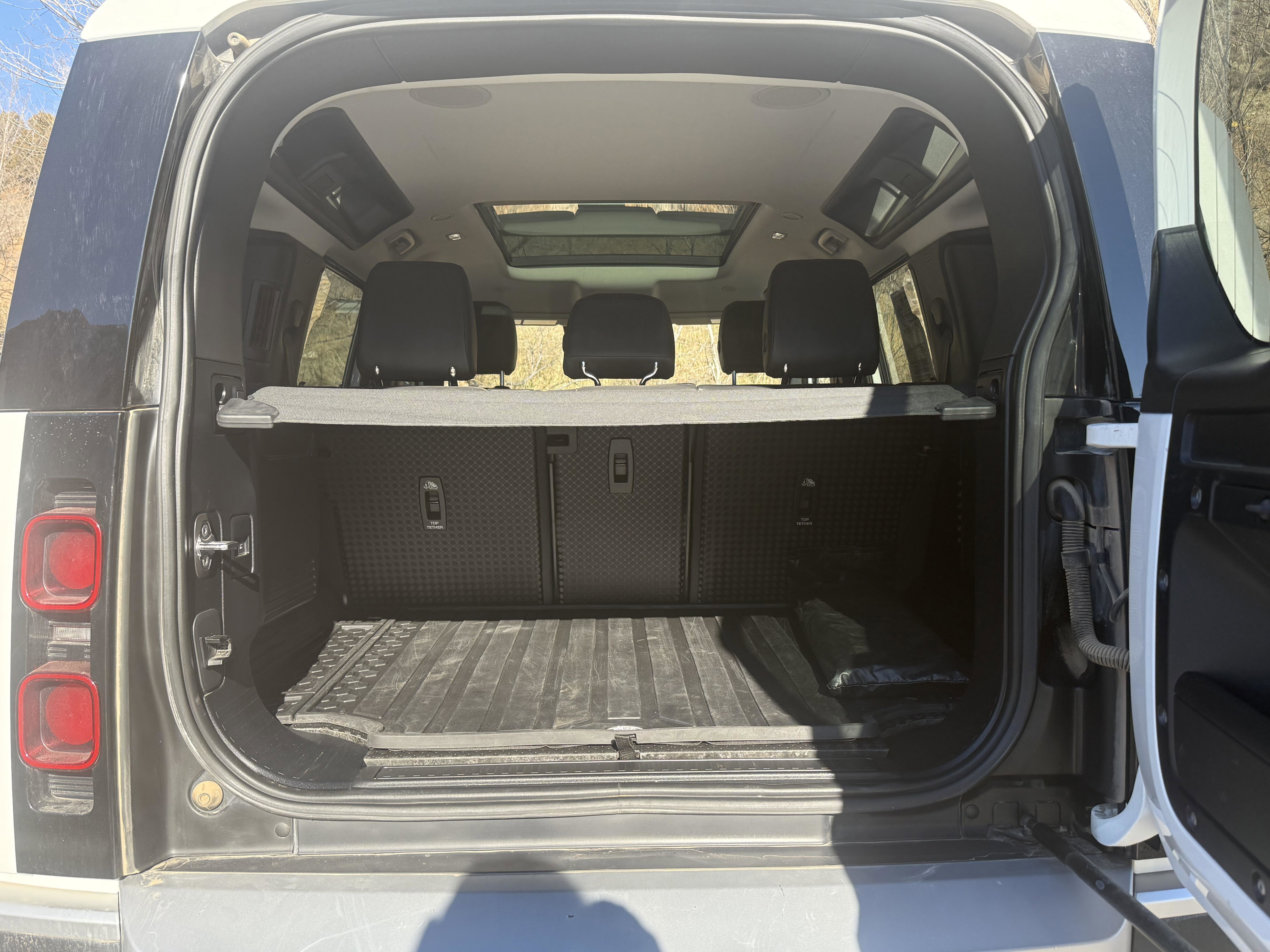 Certified 2022 Land Rover Defender 110 SE image 35