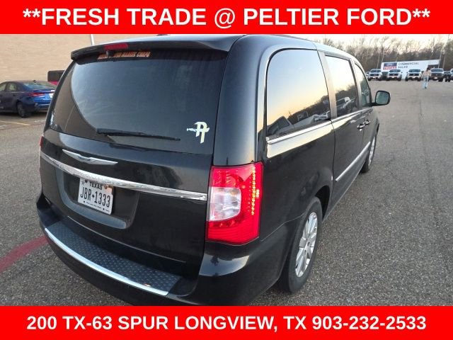 Used 2015 Chrysler Town & Country Touring image 10