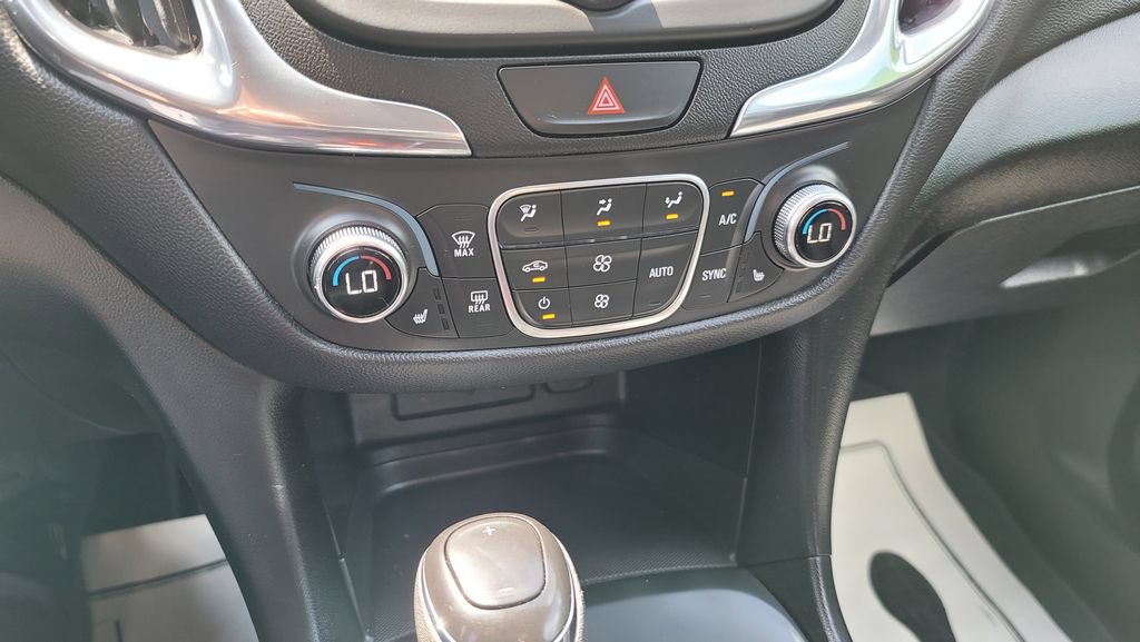 Used 2020 Chevrolet Equinox LT w/ Driver Convenience Package FWD image 22