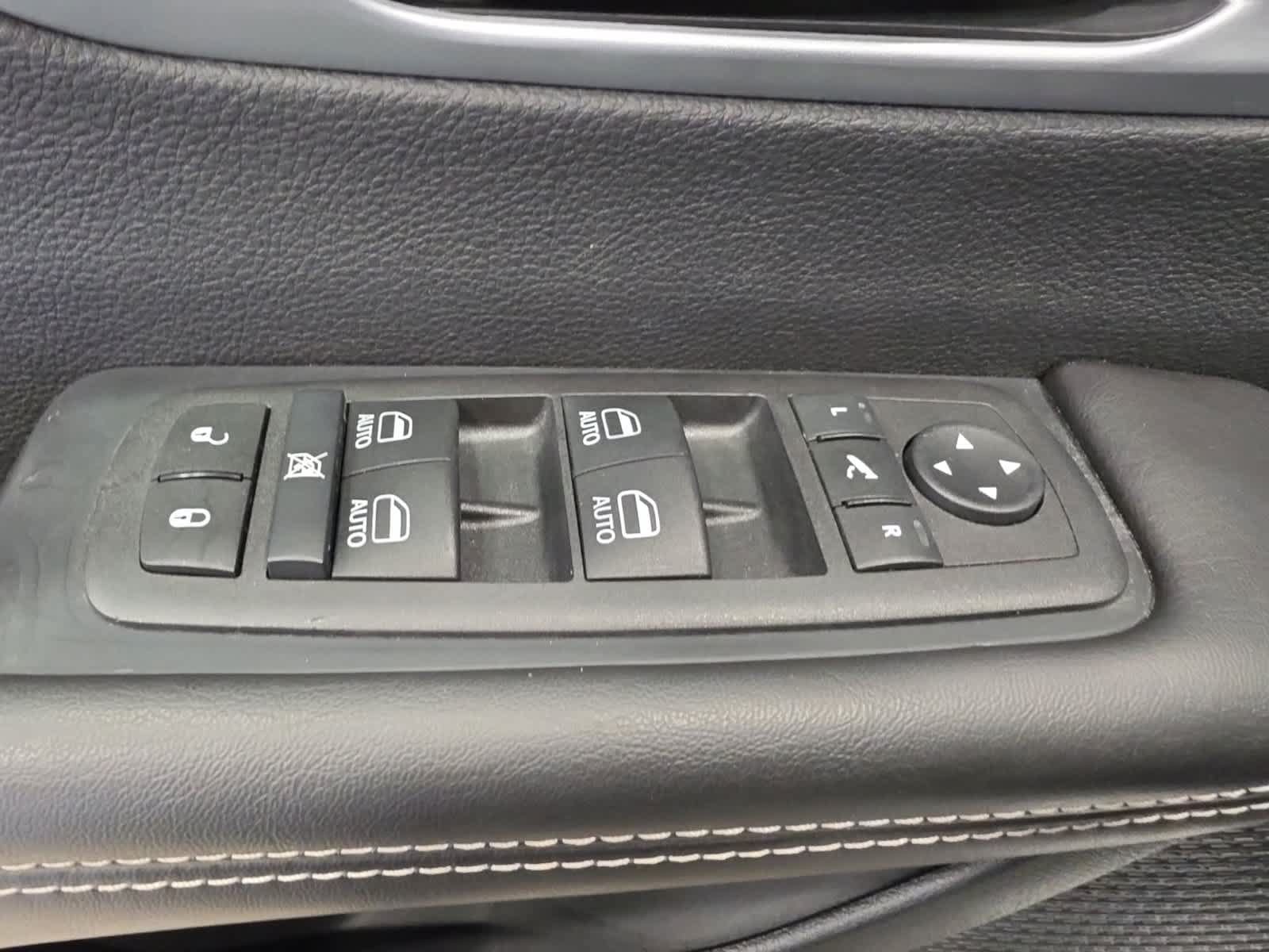 Used 2026 Chrysler Pacifica Limited FWD image 20