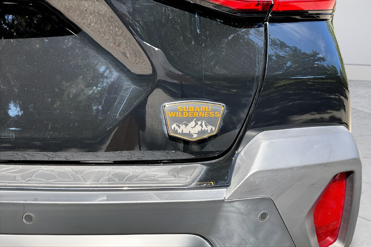 Used 2024 Subaru Crosstrek 2.5i Wilderness w/ Crosstrek Mirror Package AWD/4WD image 32