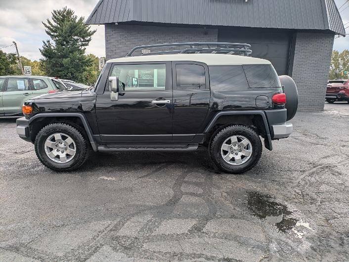 Used 2007 Toyota FJ Cruiser 4WD w/ Upgrade Pkg 2 image 2