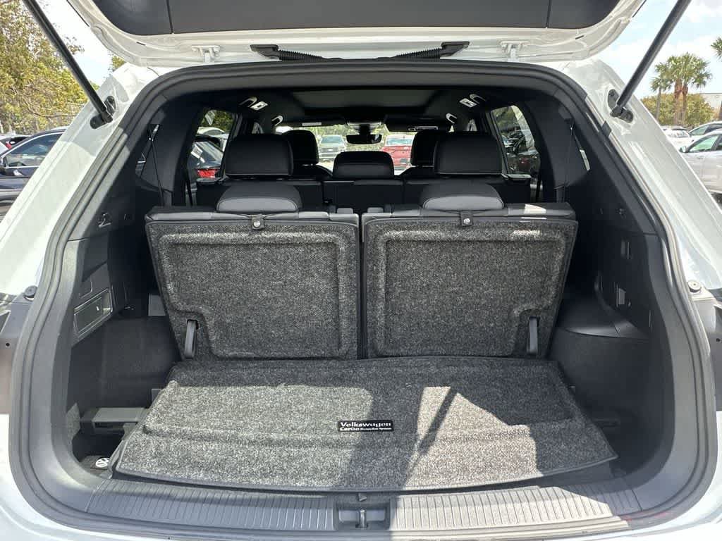 Used 2023 Volkswagen Tiguan SE R-Line image 25