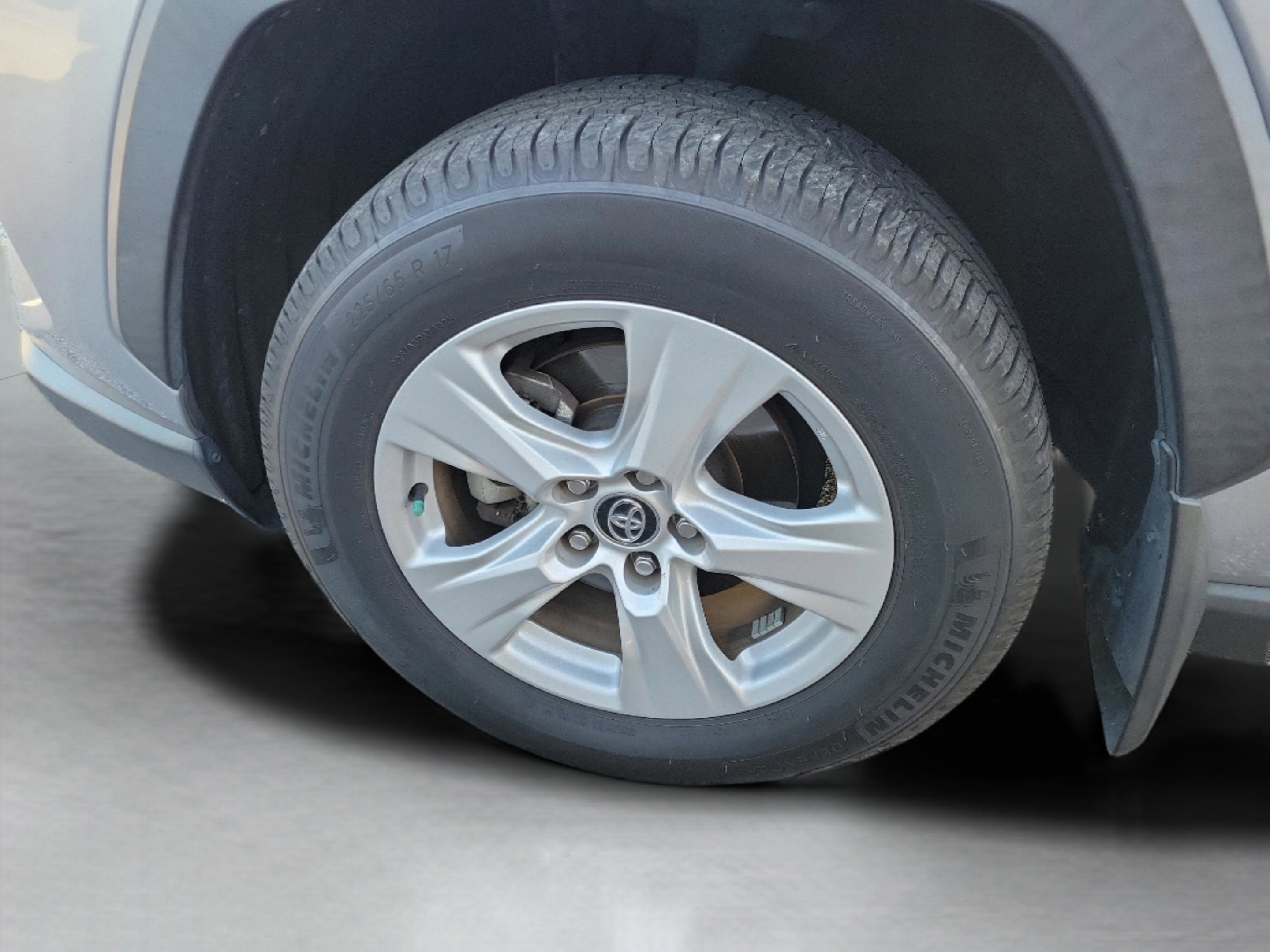 Used 2020 Toyota RAV4 XLE FWD image 29
