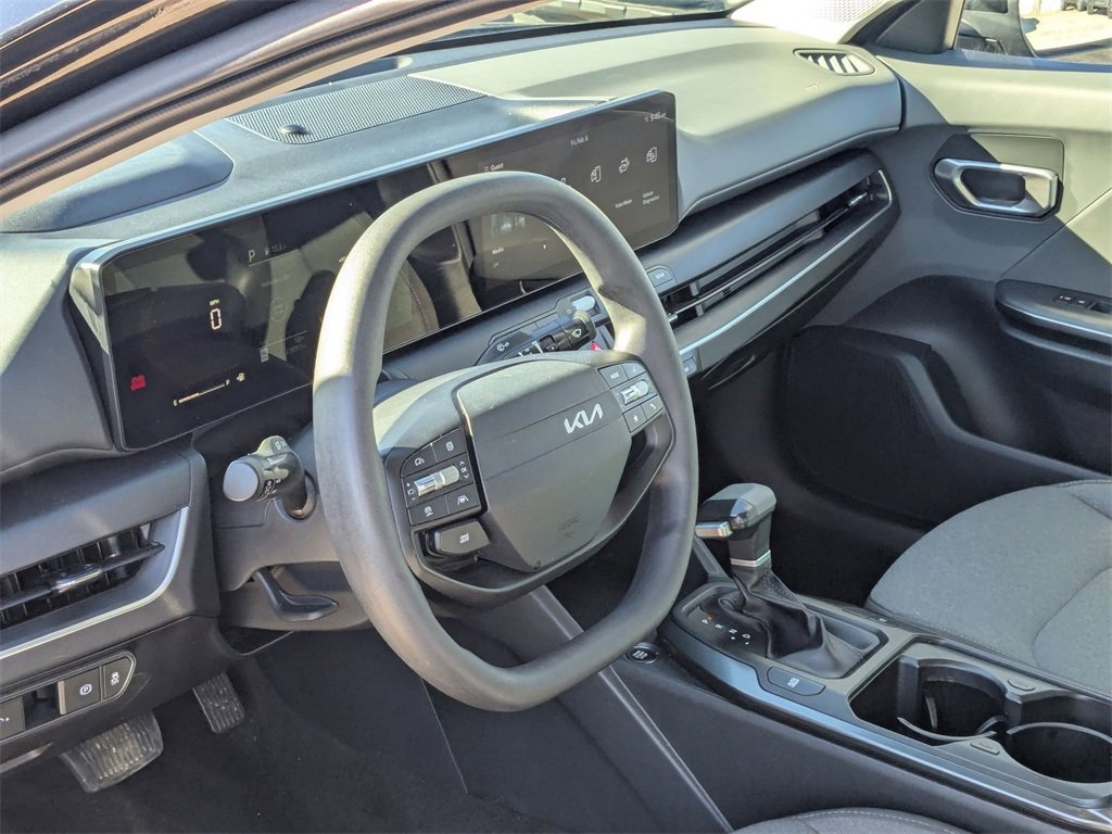Used 2025 Kia K4 LXS image 10
