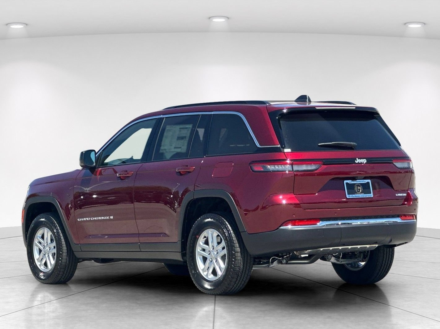 New 2025 Jeep Grand Cherokee Laredo w/ Luxury Tech Group I RWD image 4