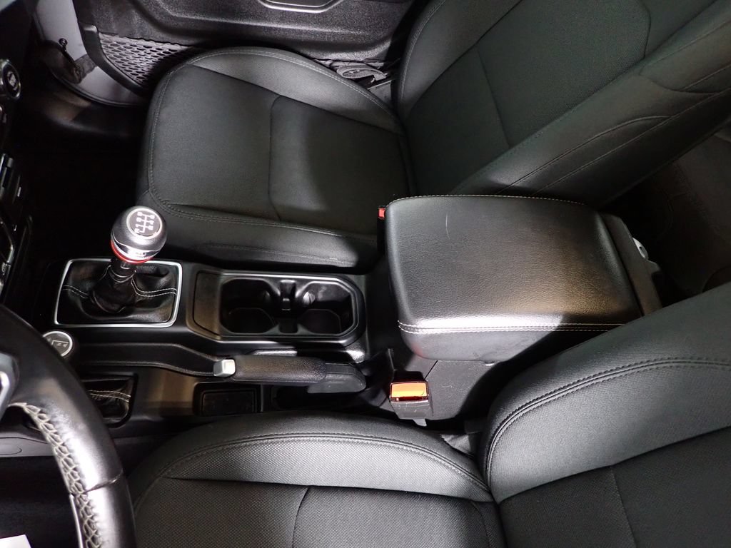 Used 2022 Jeep Wrangler Unlimited Sahara AWD/4WD image 30