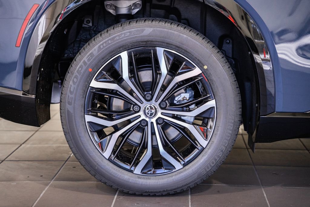 New 2026 Toyota Crown Signia XLE image 18