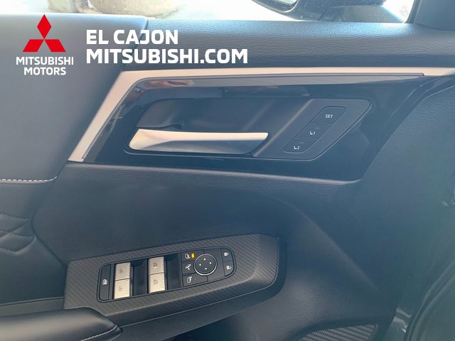 Used 2025 Mitsubishi Outlander SEL Black Edition image 11