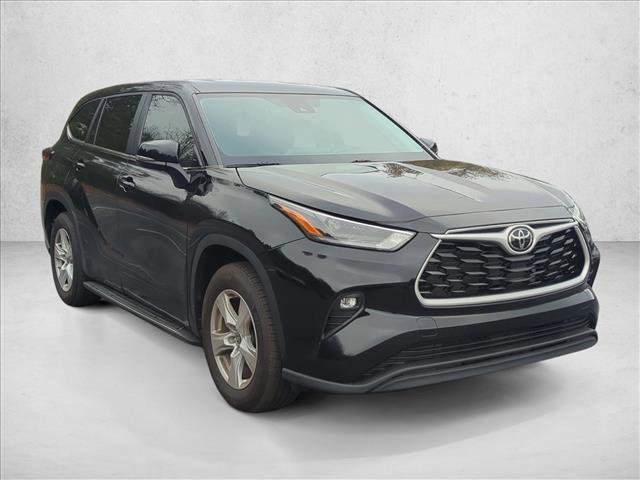 Certified 2024 Toyota Highlander LE image 3