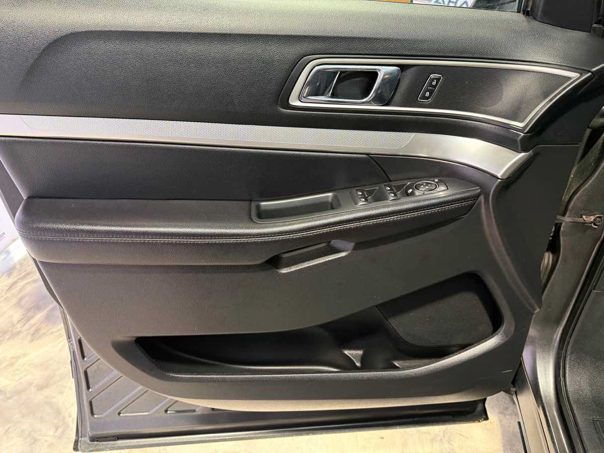 Used 2017 Ford Explorer XLT AWD/4WD image 51