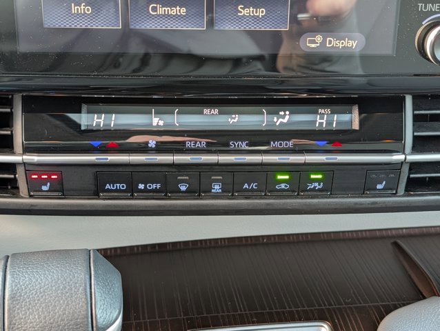 Used 2024 Toyota Sienna XLE image 13