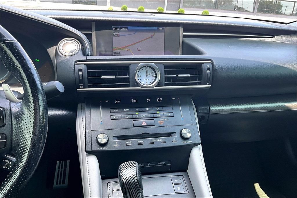 Used 2016 Lexus RC 200t RWD image 31