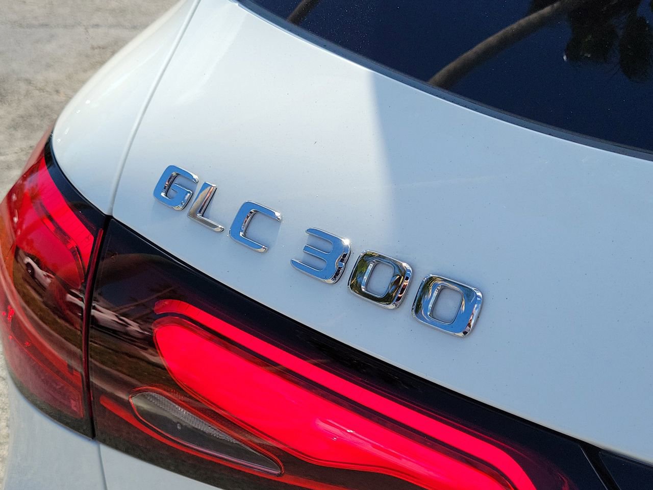 Used 2025 Mercedes-Benz GLC 300 image 7