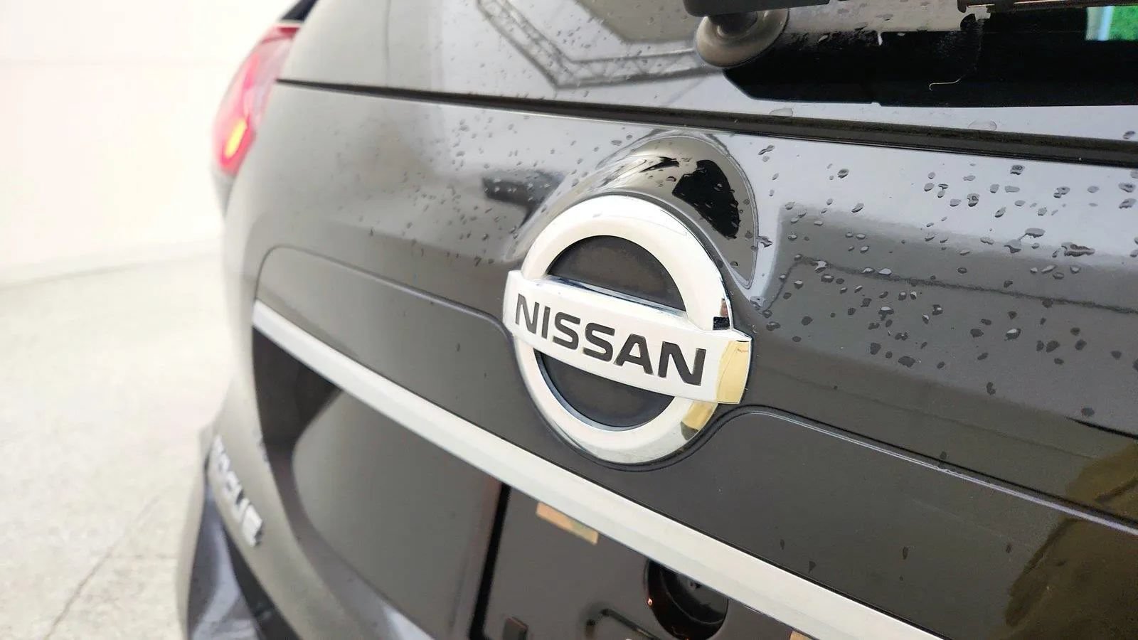Used 2020 Nissan Rogue SV AWD/4WD image 16