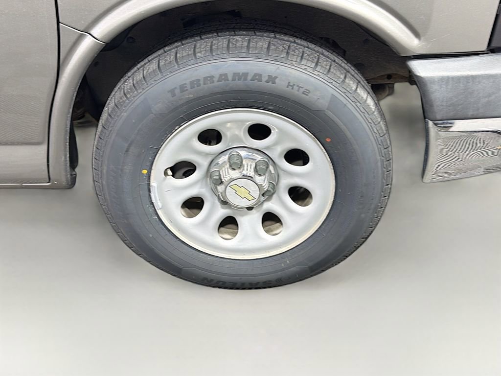 Used 2011 Chevrolet Express 1500 LT w/ LT Preferred Equipment Group AWD/4WD image 30