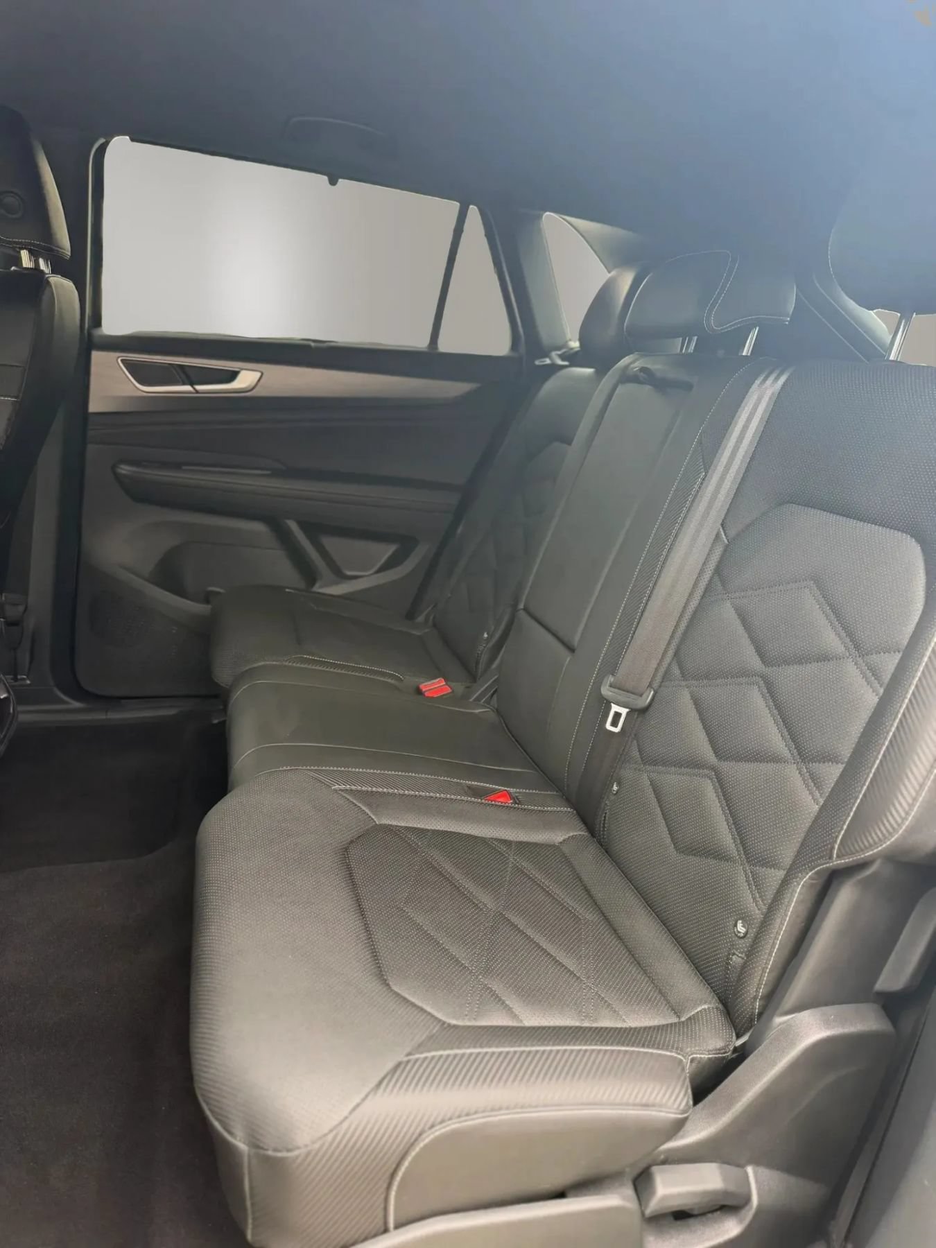 Used 2025 Volkswagen Atlas Cross Sport SE AWD/4WD image 18