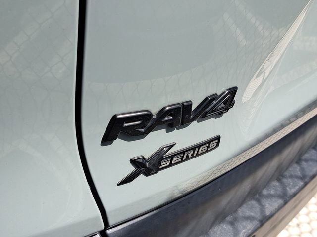 Used 2022 Toyota RAV4 XLE w/ Convenience Package image 5