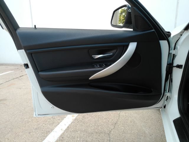 Used 2018 BMW 320i Sedan RWD image 11