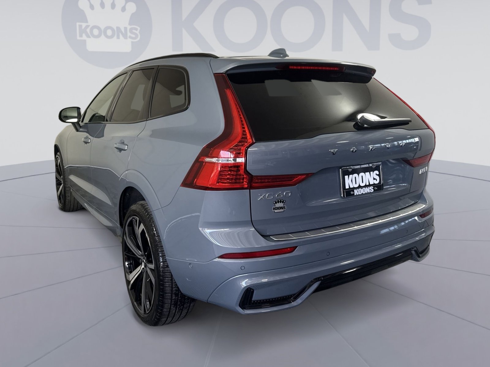 Used 2023 Volvo XC60 B5 Ultimate w/ Climate Package image 4