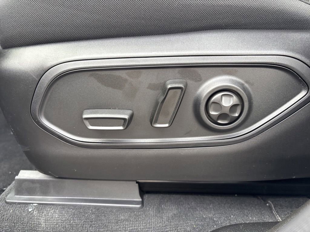 New 2025 Jeep Grand Cherokee Laredo X w/ Luxury Tech Group I image 14