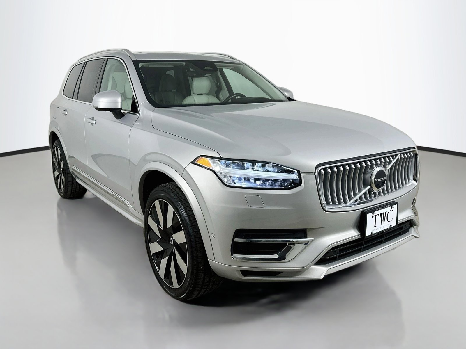 Used 2023 Volvo XC90 T8 Ultimate w/ Protection Package Premier AWD/4WD image 3
