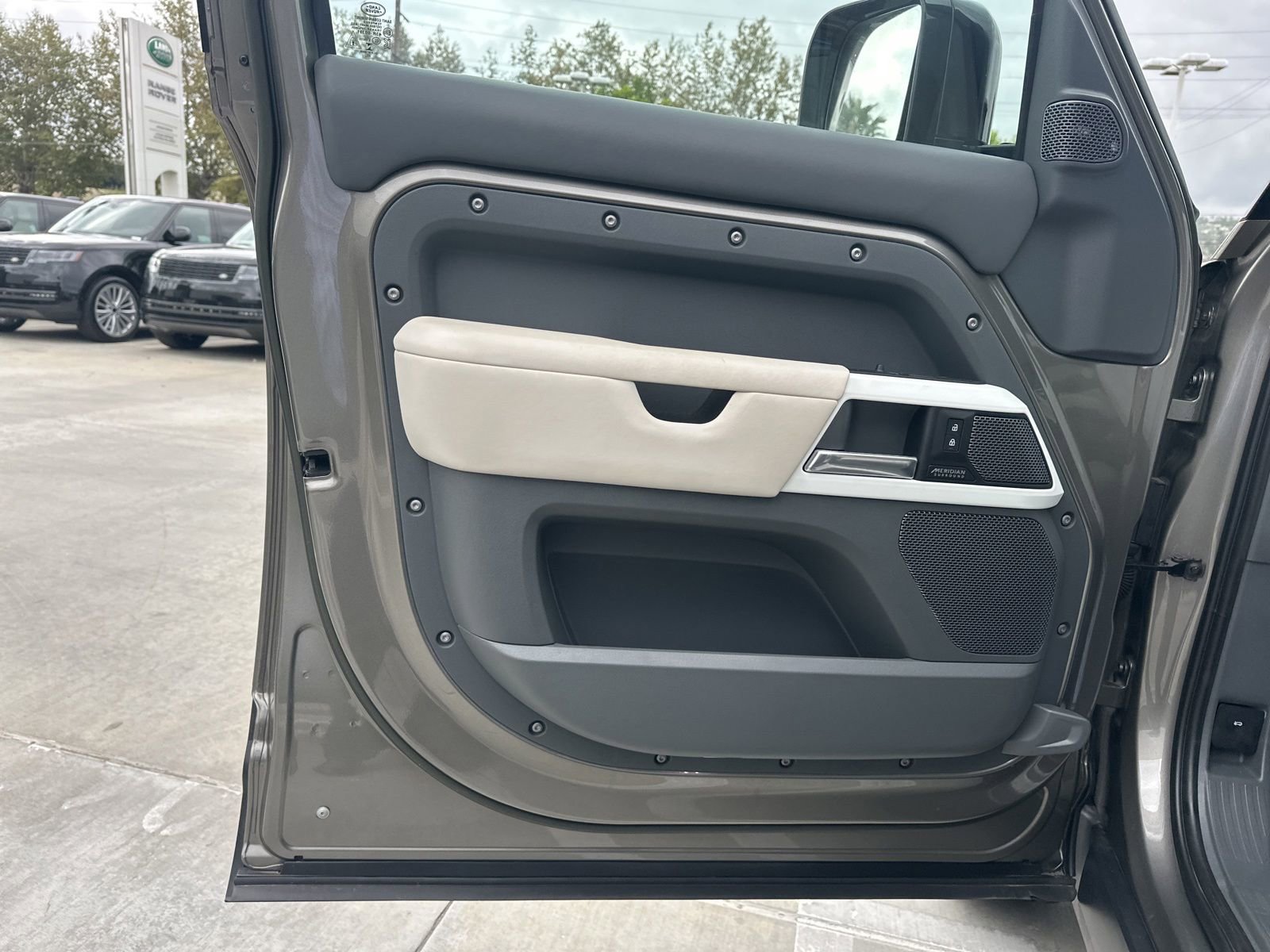Certified 2023 Land Rover Defender 110 SE AWD/4WD image 13