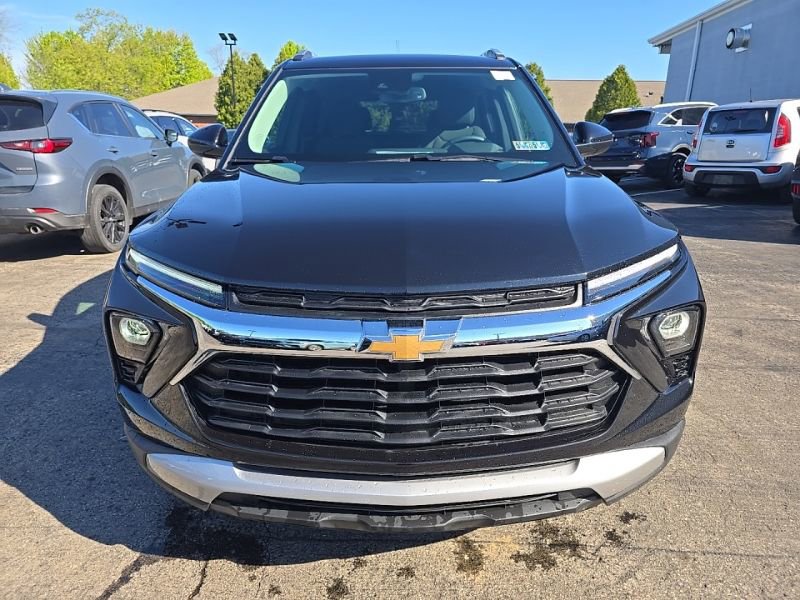 Used 2024 Chevrolet TrailBlazer LT w/ Convenience Package AWD/4WD image 2
