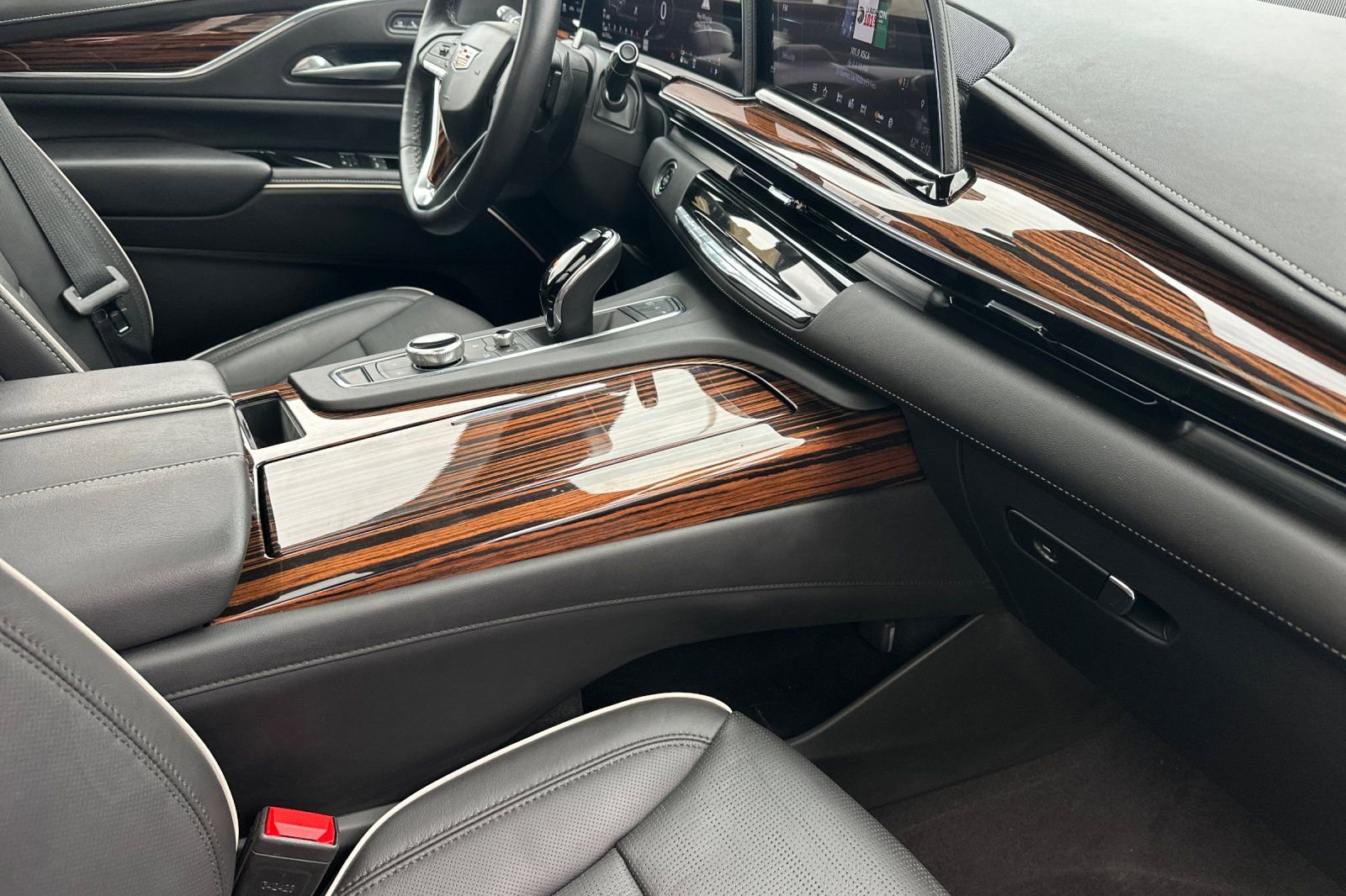 Used 2024 Cadillac Escalade ESV Premium Luxury w/ Performance Package image 21