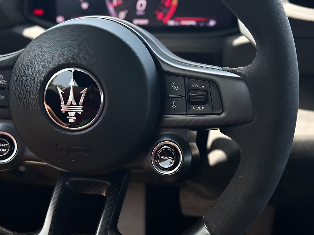 Used 2022 Maserati MC20 Coupe RWD image 16