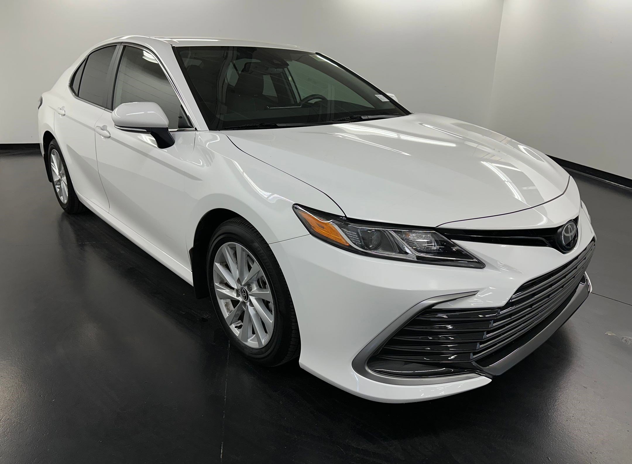 Used 2023 Toyota Camry LE image 7