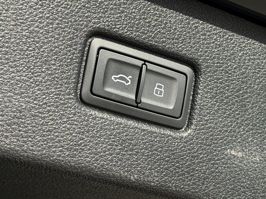 Used 2024 Audi SQ7 Premium Plus w/ S Sport Package image 43