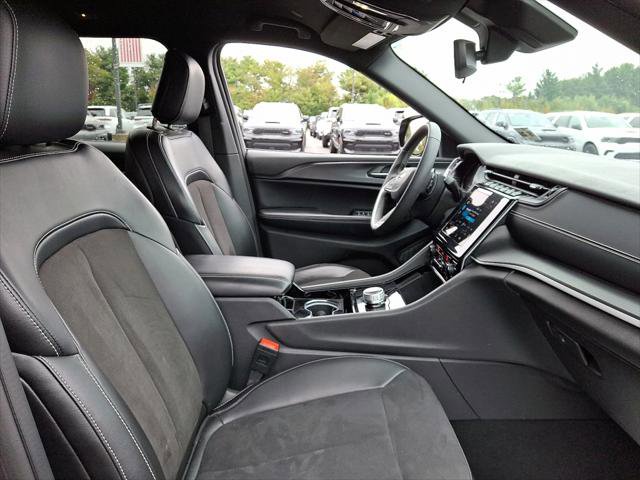 Certified 2023 Jeep Grand Cherokee Altitude image 11