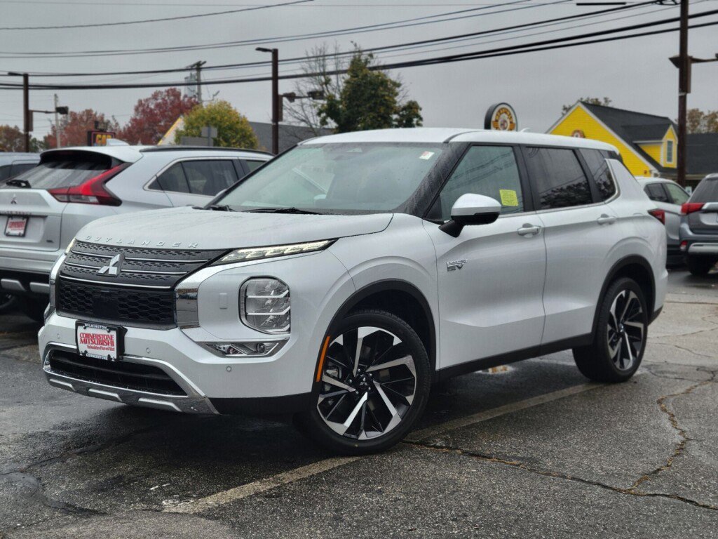 New 2025 Mitsubishi Outlander SE
