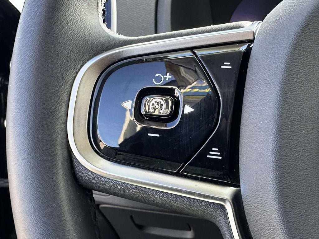 Used 2023 Volvo XC90 B6 Plus AWD/4WD image 23