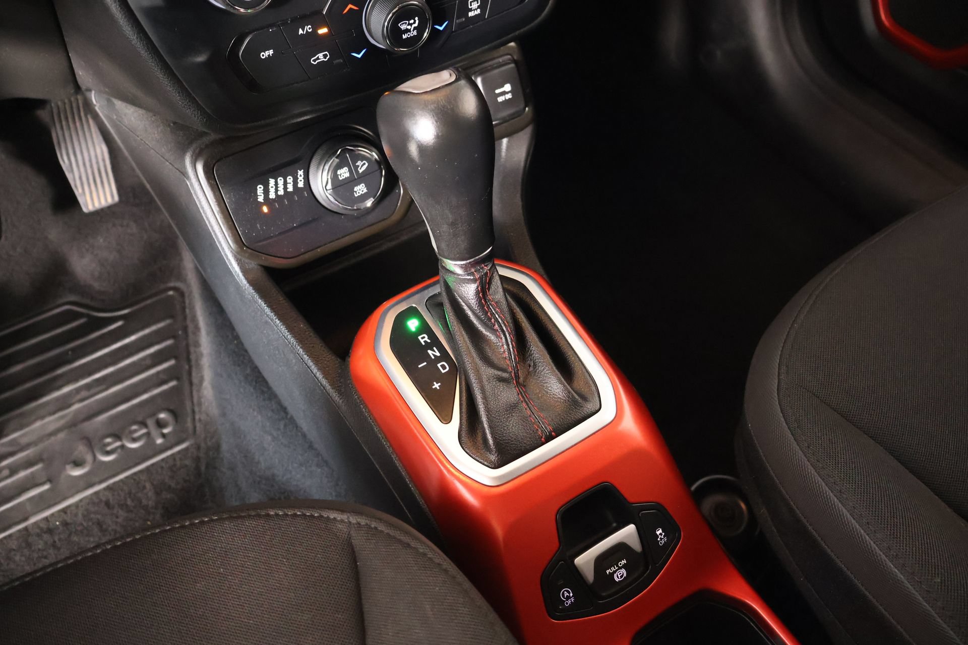 Used 2019 Jeep Renegade Trailhawk w/ UConnect 8.4 Nav Group AWD/4WD image 8