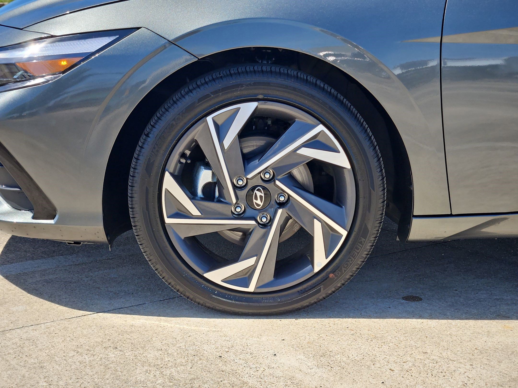 Used 2025 Hyundai Elantra Limited image 11