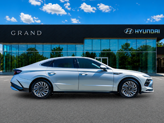 Certified 2025 Hyundai Sonata SEL FWD image 8